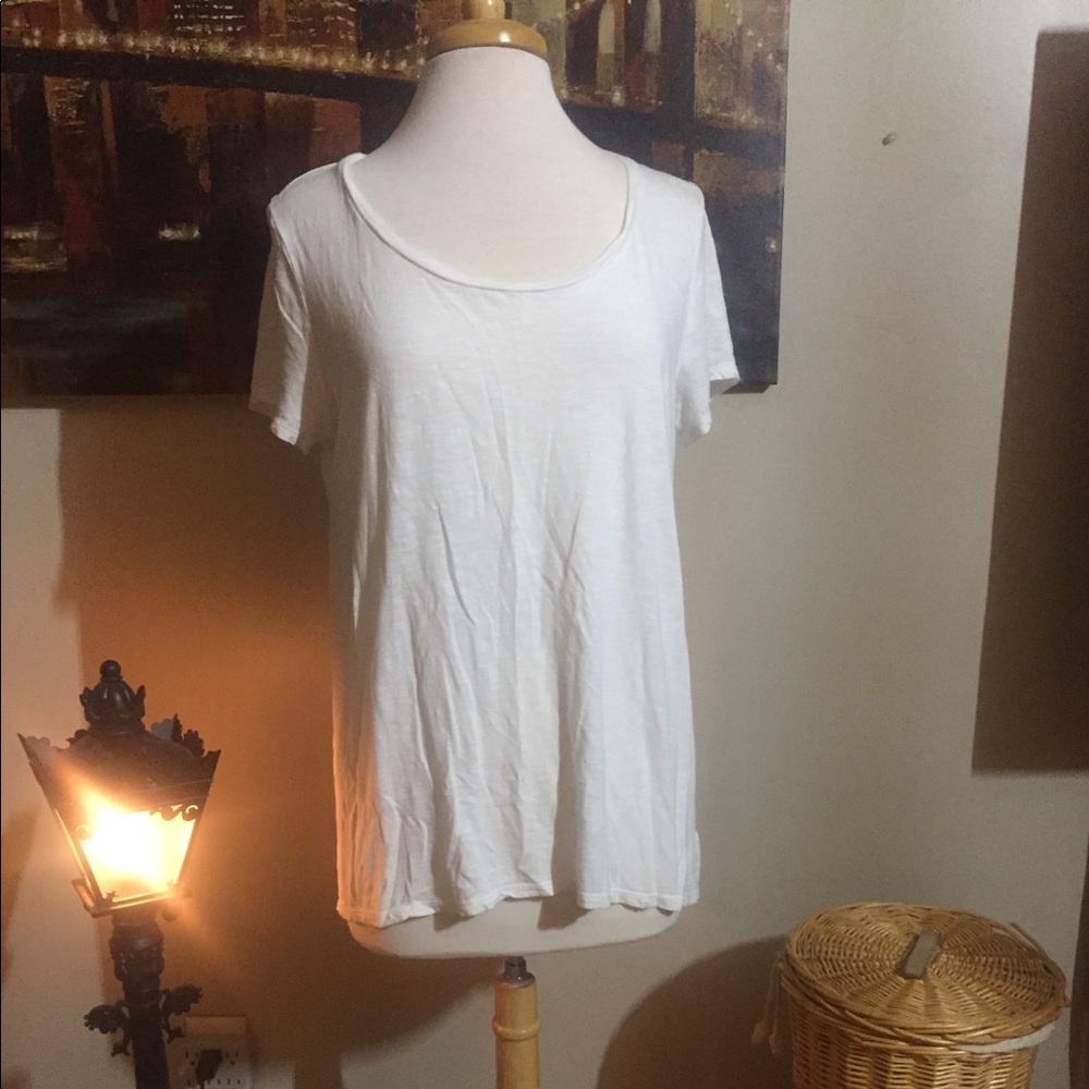 Women’s basic white T-shirt. Baggy fit.